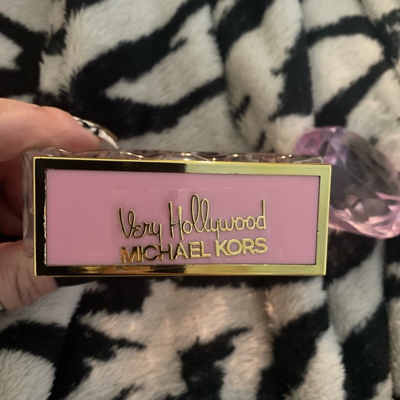 Is brand-new and authentic just don’t like the smell - Picture 6 of 7